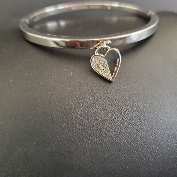 Michael Kors Bangle Bracelet with heart charm - Picture 10 of 10